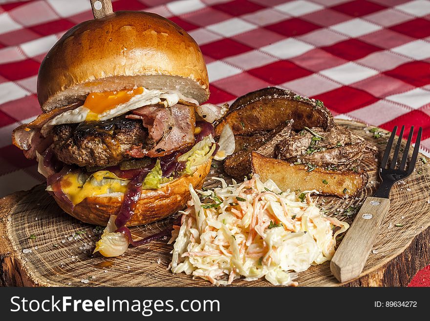 first try on food photography Beef burger with bacon, onion chuntey, hollandaise sauce, fried egg, coleslaw and rustic fried potatoes Flash: YN-600EX with octabox. first try on food photography Beef burger with bacon, onion chuntey, hollandaise sauce, fried egg, coleslaw and rustic fried potatoes Flash: YN-600EX with octabox