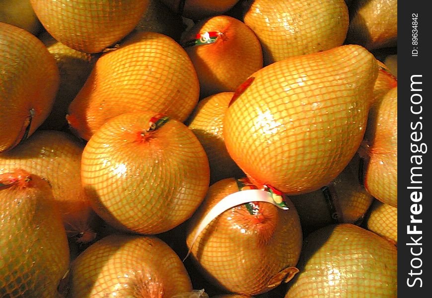 Pomelos At T&T