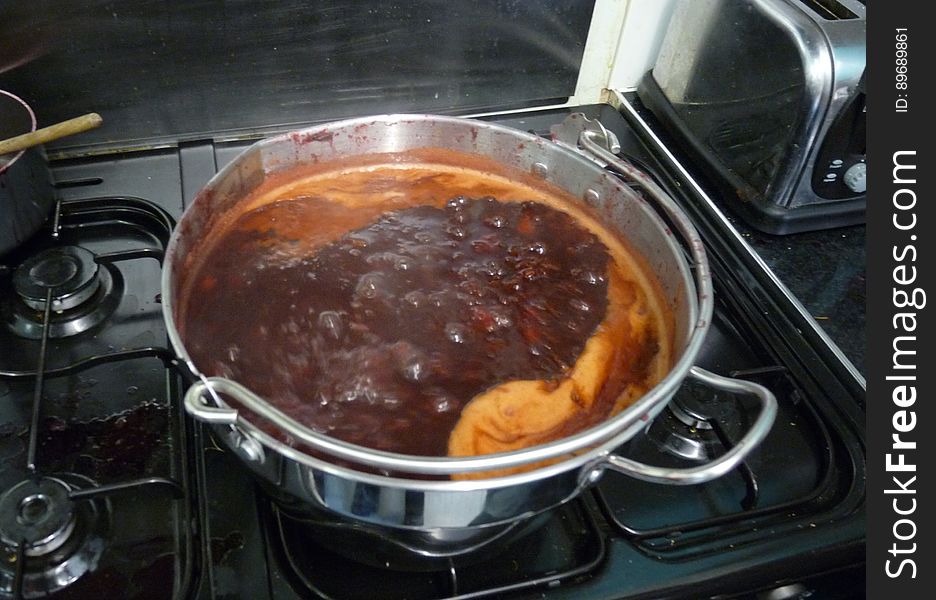 Damsons bubbling away nicely. Amersham Road Community berry picking and bake off event at the Amersham Road Community Centre, Caversham held on Sunday 7th September 2014.