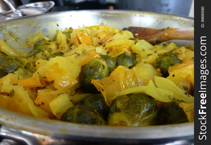 Food, Tableware, Yellow curry, Ingredient, Recipe, Leaf vegetable