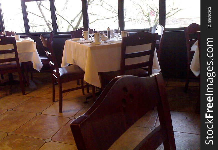 Adesso Bistro - A Peek At The Interior And The Decor And The Ambiance