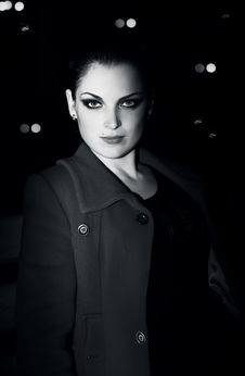 Brunette Walks On A Night City Royalty Free Stock Images Brunette Walks On A Night City Royalty Free Stock Images