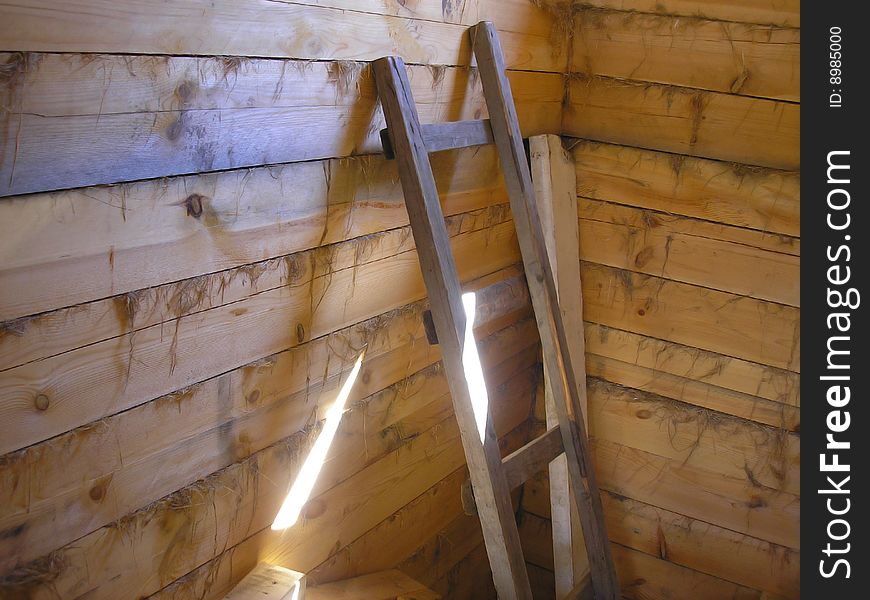 The photo is made in a bath. In the centre the wooden ladder is located.