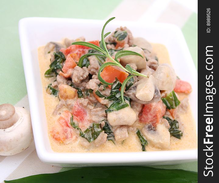 A fresh stew of tomatoes, mushrooms with ramson and rosemary