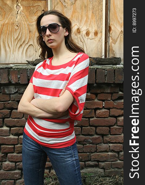 Fashion woman posing outdoor in sunglasses