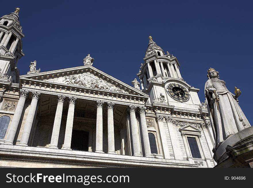 West front entrance to st pauls cathedral