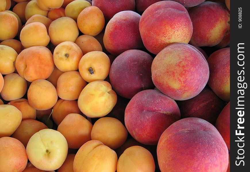Apricots and peaches for sale in the market