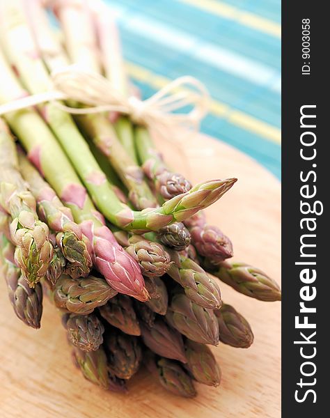 Fresly asparagus on wood table