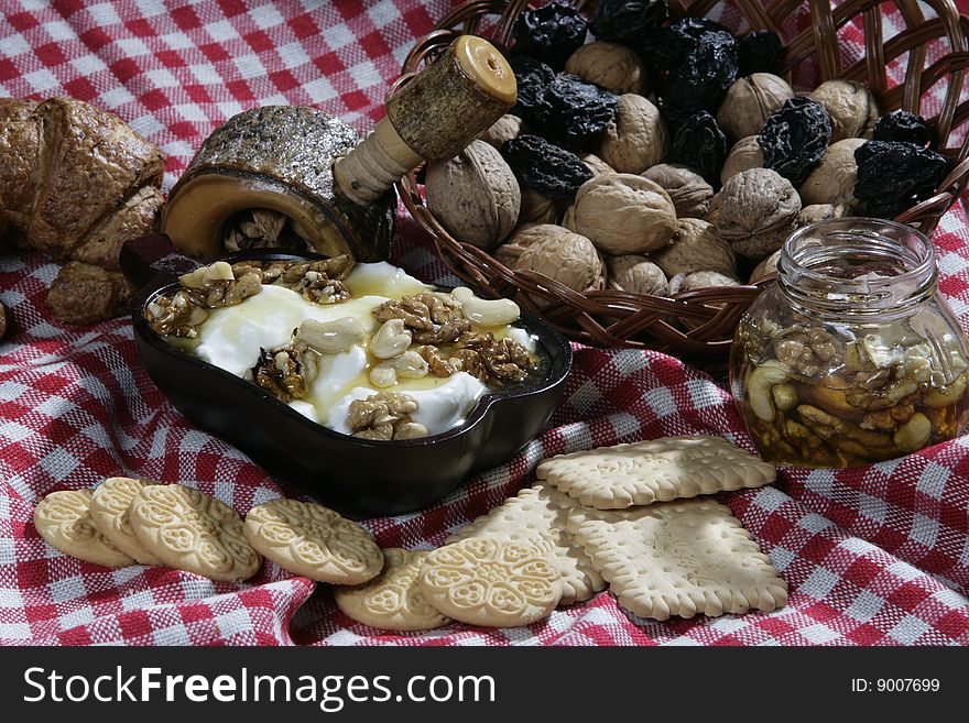 Yoghourt with walnuts and huney. Yoghourt with walnuts and huney