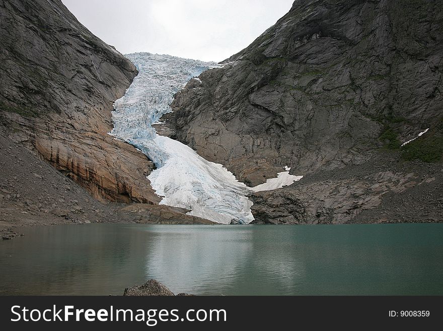 Glacier climbs down in mountain lake