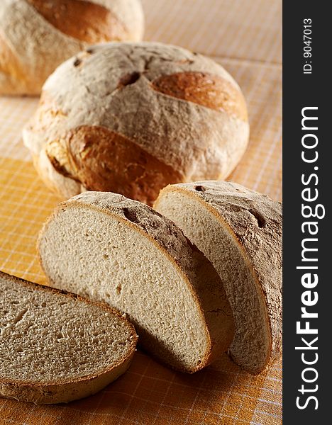 Sliced loaf of bread made of rye wheat