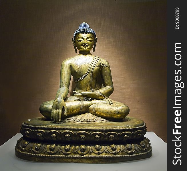 Golden copper buddha statue，sakyamuni