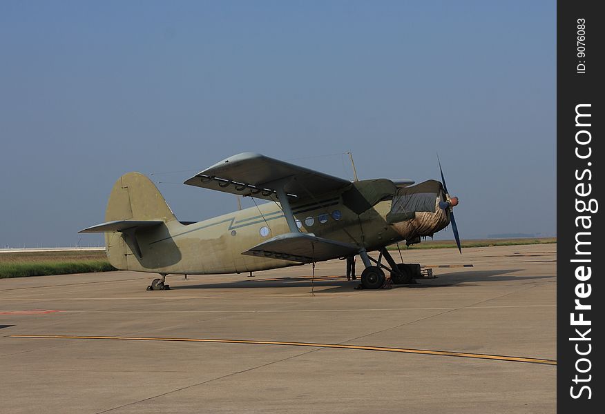 An-2, is a kind of old propeller airplane, with dual wings and single engine. An-2, is a kind of old propeller airplane, with dual wings and single engine.