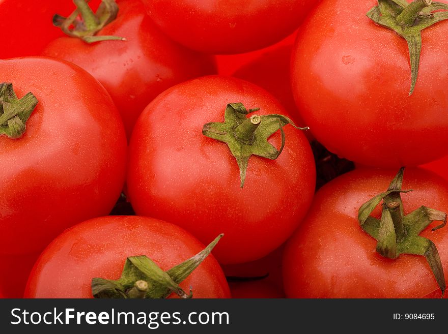 Close up of red tomatos in bowl