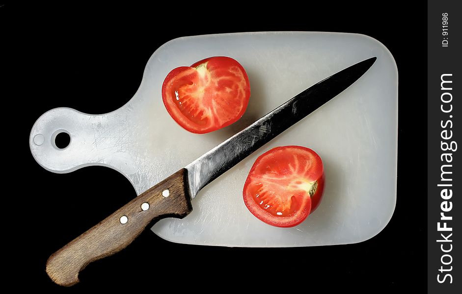 Two halves of a cut tomato.