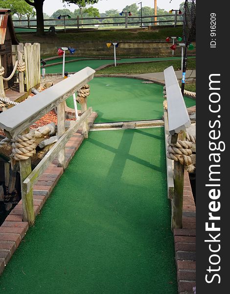 Miniature golf hole