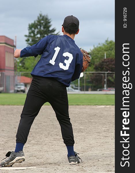 A first baseman makiing the play. A first baseman makiing the play.