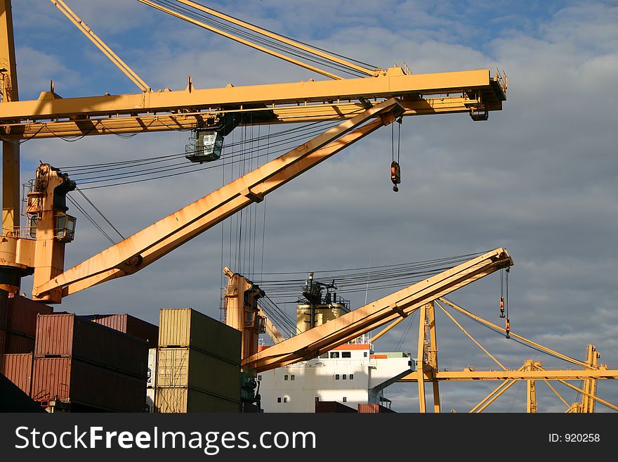 Gantry cranes and Container Ships