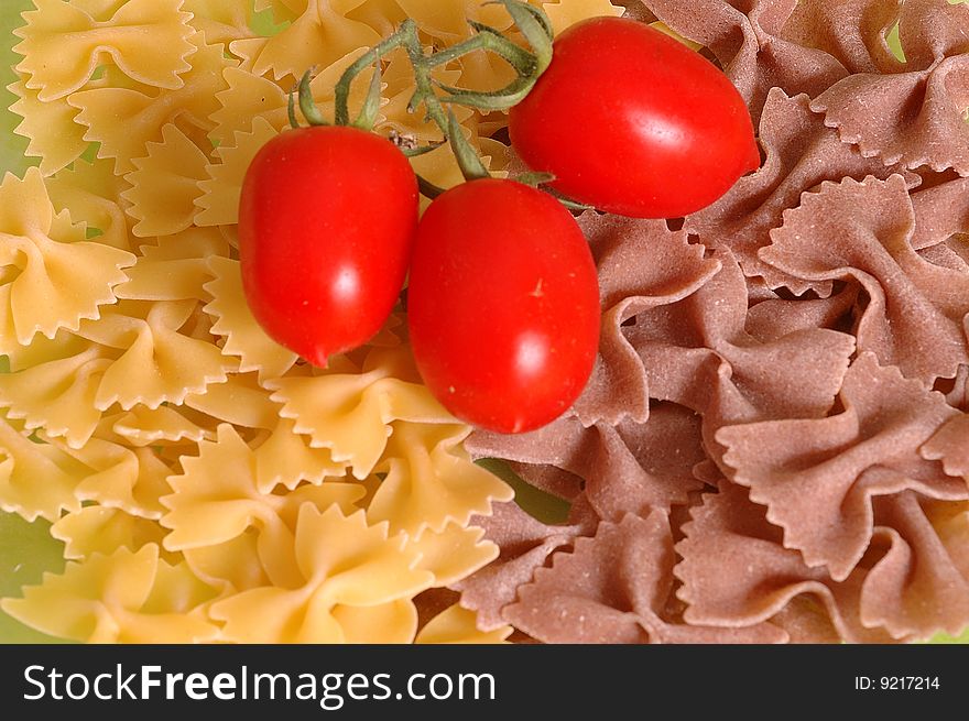 Butterfly raw  pasta and tomato