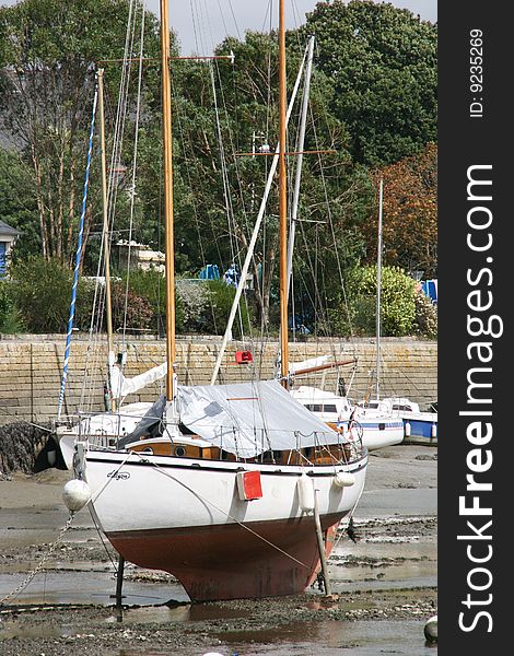 Wooden sailboat hiting low tide