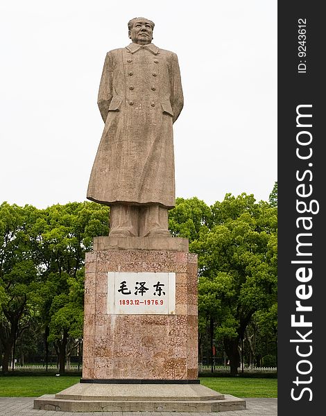 A statue of maozedong in fudan university