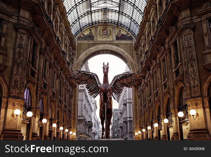 The Milano's Galleria Vittorio Emanuele II and the sculpture of Pegasus inside it.