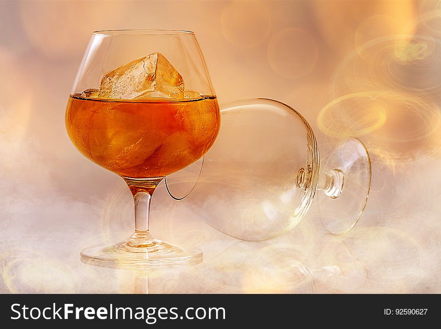 Clear Short Stem Wine Glass With Beverage