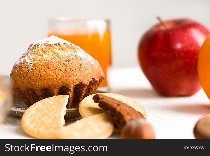 Muffin with juice and fruit