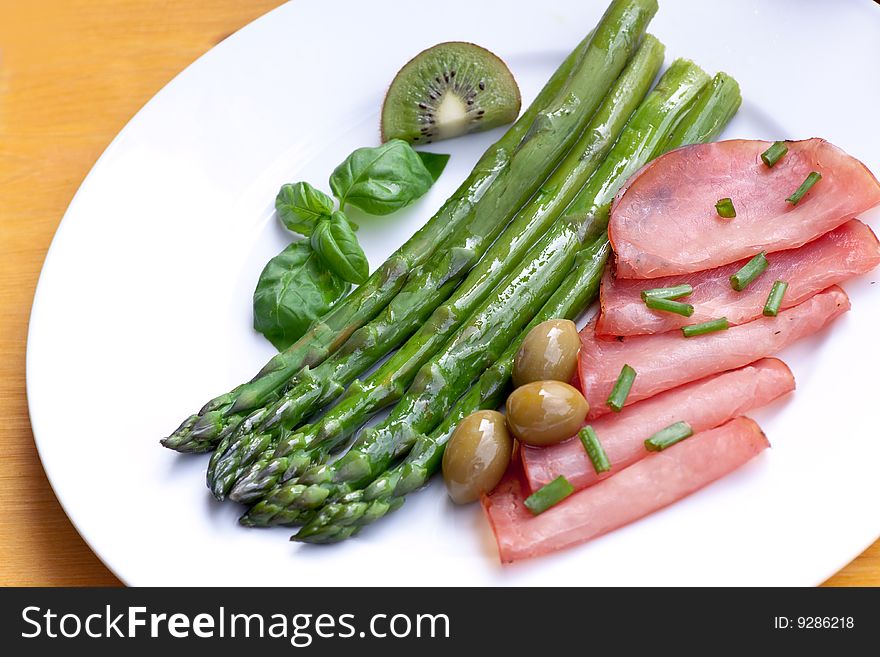 Green Asparagus With Sausages And Olives