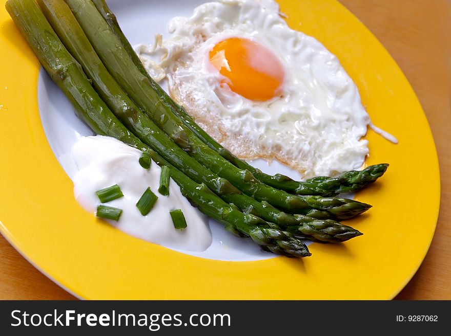 Green asparagus with fried eggs.