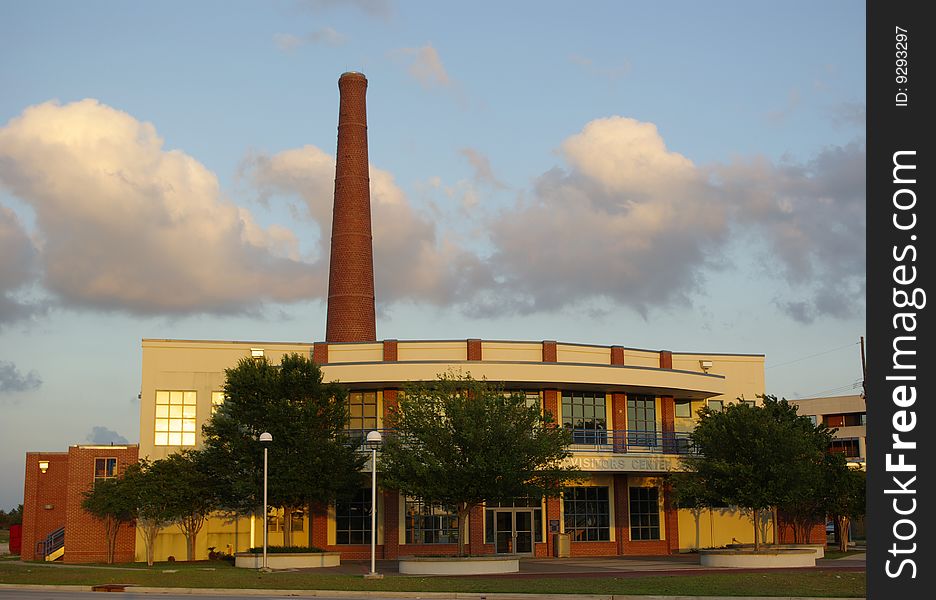 Alumni and Visitors Center at the University of New Orleans (UNO) at sunset. This building also houses the UNO federal credit union.