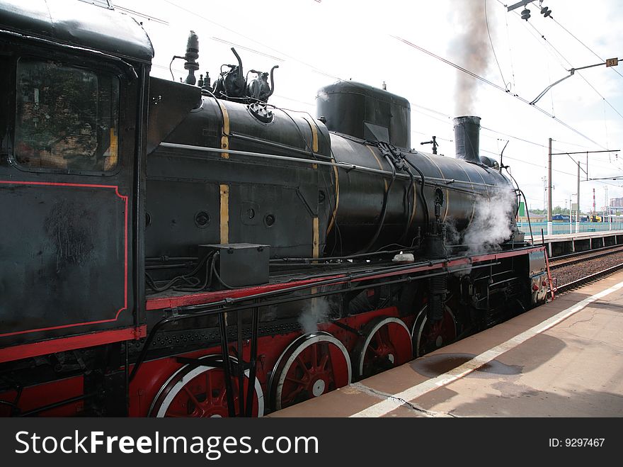 Steam locomotive, side view, day