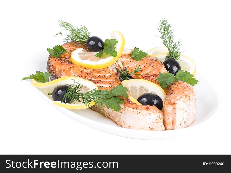 Appetizing Grilled Salmon with lemon, black olives and mixed greens