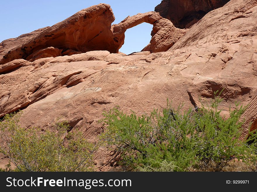 Natural arch in the Valley of Fire