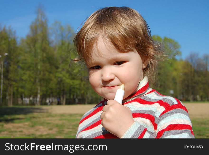 The Little Girl Does A Make Up Of Lips