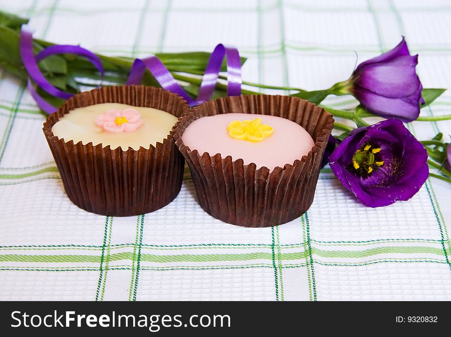 Cupcakes With Purple Spring Flowers