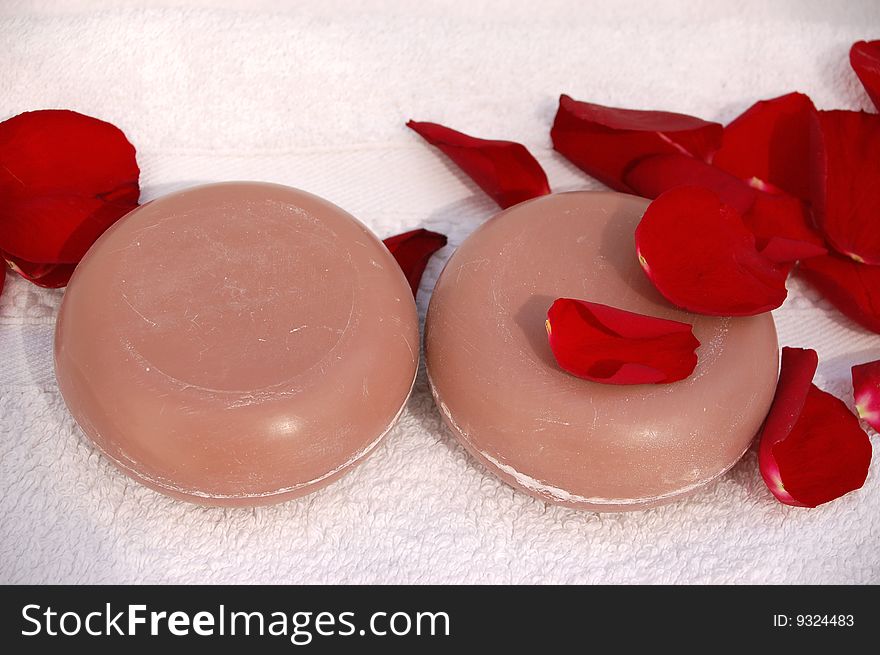 Rose-scented rose soap with rose petals
