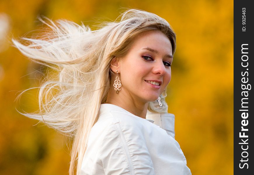 Pretty girl in white jacket on autumn park background - shallow DOF