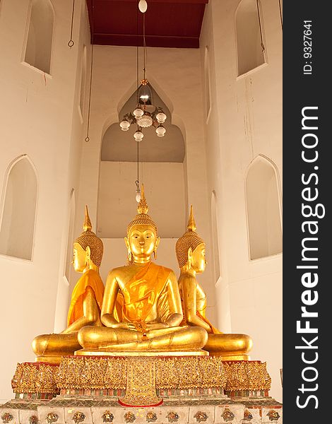 Buddha images in pagoda of Wat Pitchayatikaram, Bangkok, Thailand