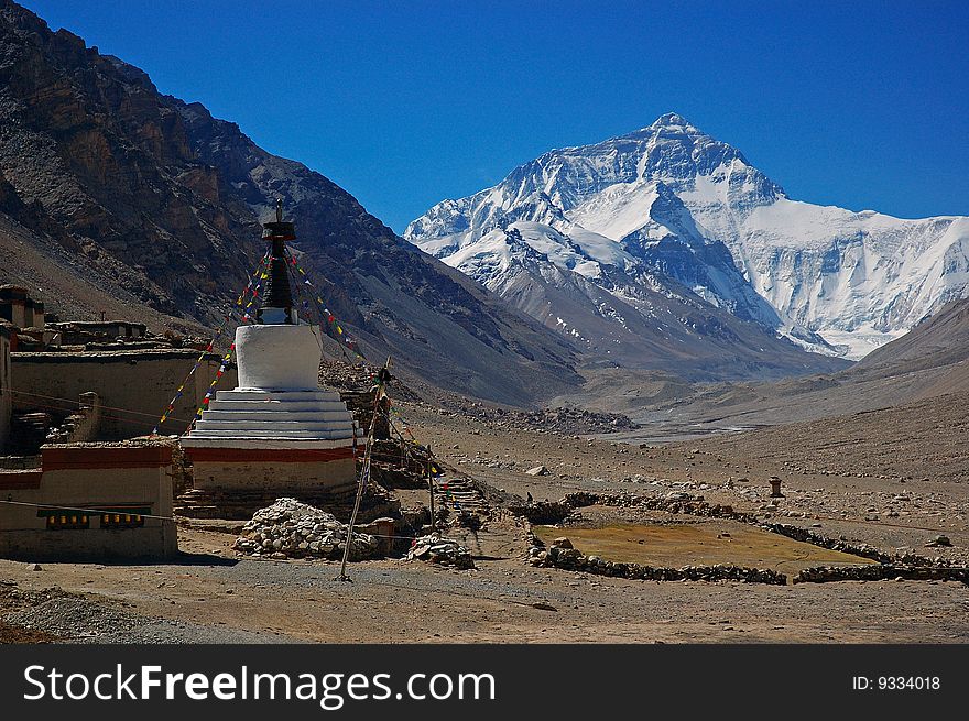 Taken in the Flannelette temple of north side Everest. Over here,  altitude is about 5150m. Taken in the Flannelette temple of north side Everest. Over here,  altitude is about 5150m.