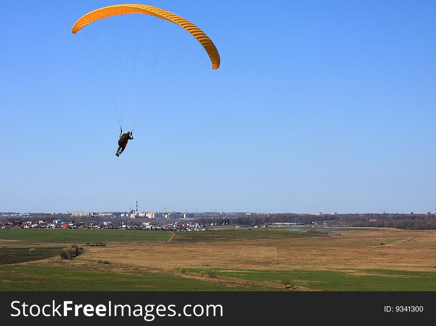 The glider pilot soars in a dynamic stream near a slope. The glider pilot soars in a dynamic stream near a slope.