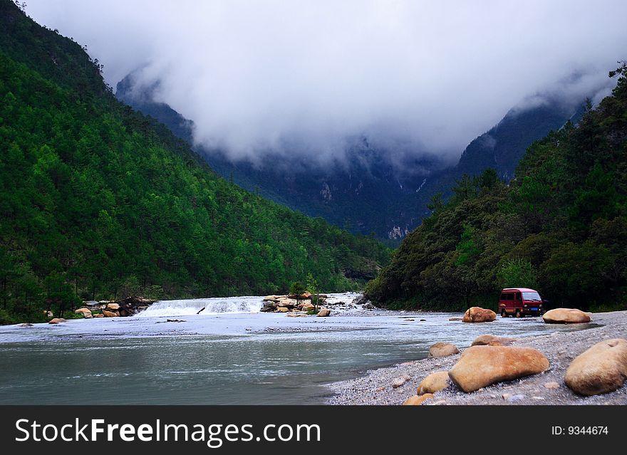 YULONG SNOW MOUNTAIN-WHITE RIVER