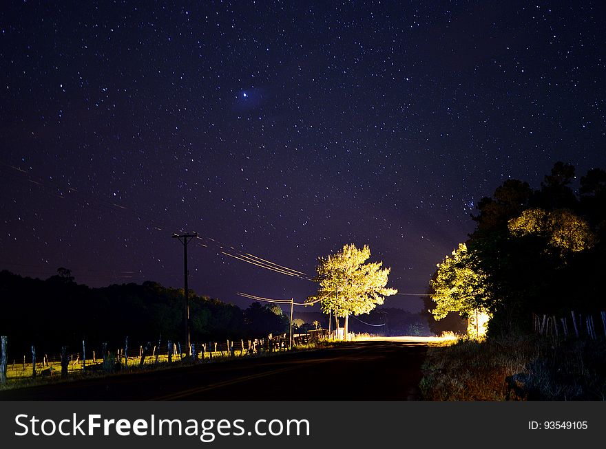 Noche de estrellas, arboles y potreros en Valle Hermoso, Misiones. Noche de estrellas, arboles y potreros en Valle Hermoso, Misiones.