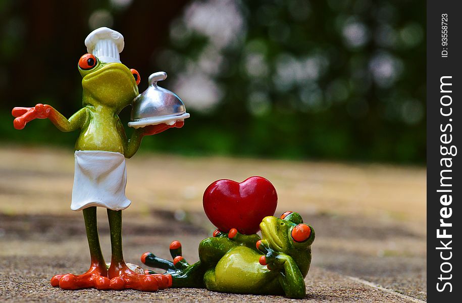 Frog In Chef Suit Figurine