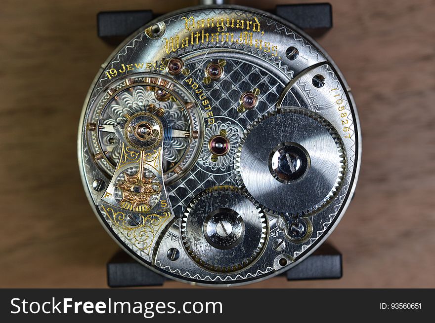Mechanical wrist watch