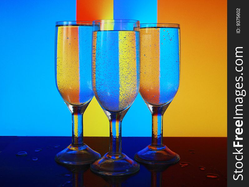 Still life of three glasses, game lines and colors.