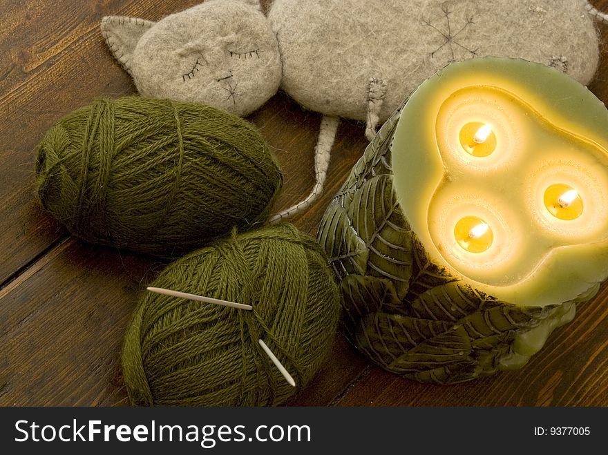 Knitting kit with candle and toy