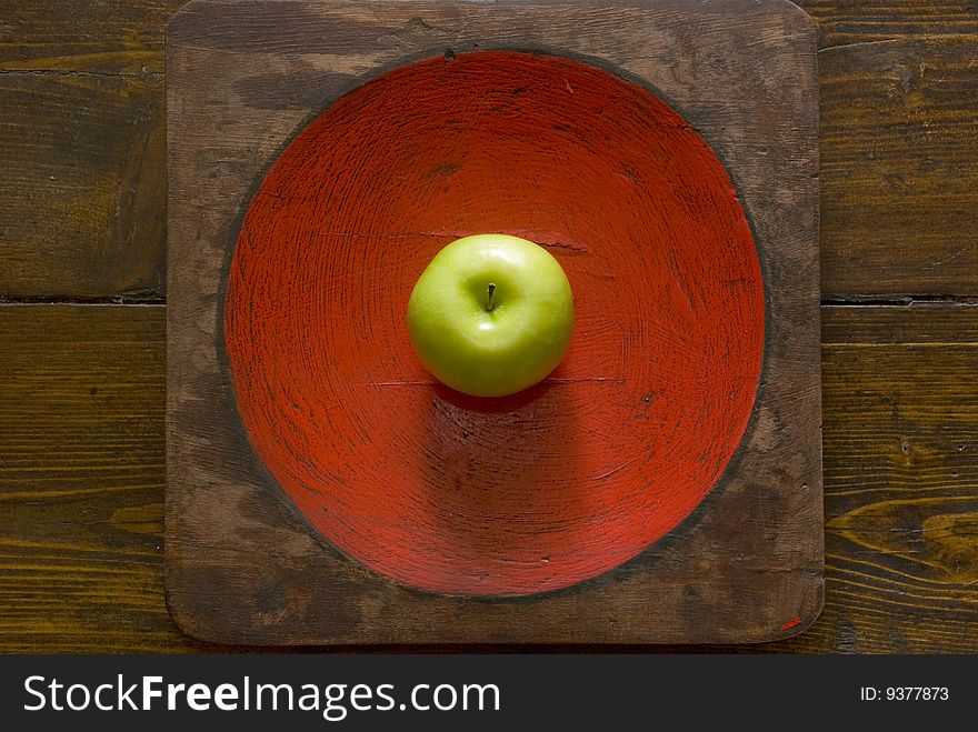 Fresh green apple on wood