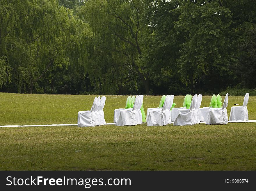 The outdoor wedding of a park.