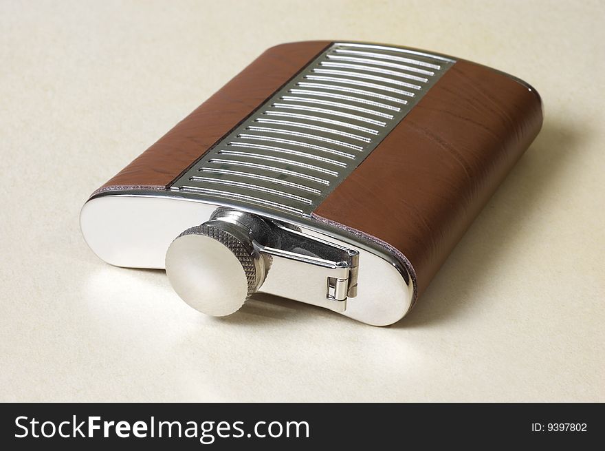 Metal flask for alcohol isolates